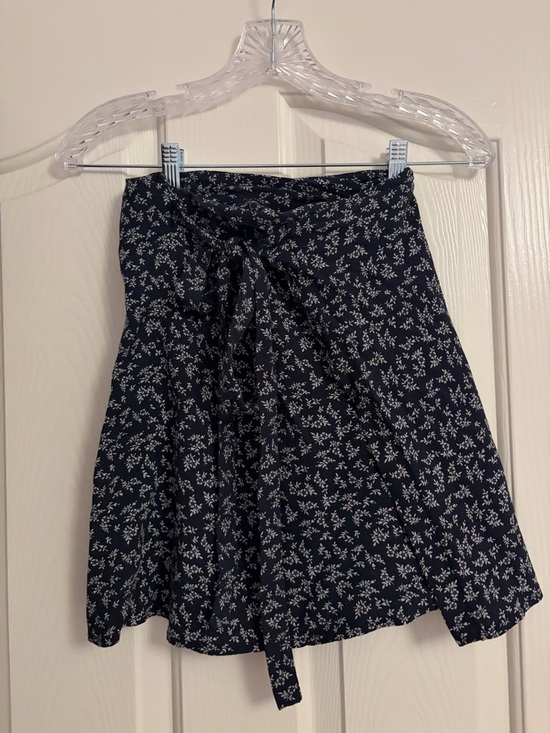 Brandy Melville Dresses & Skirts - Brandy Melville Navy Floral Tie-Front Skater Skirt